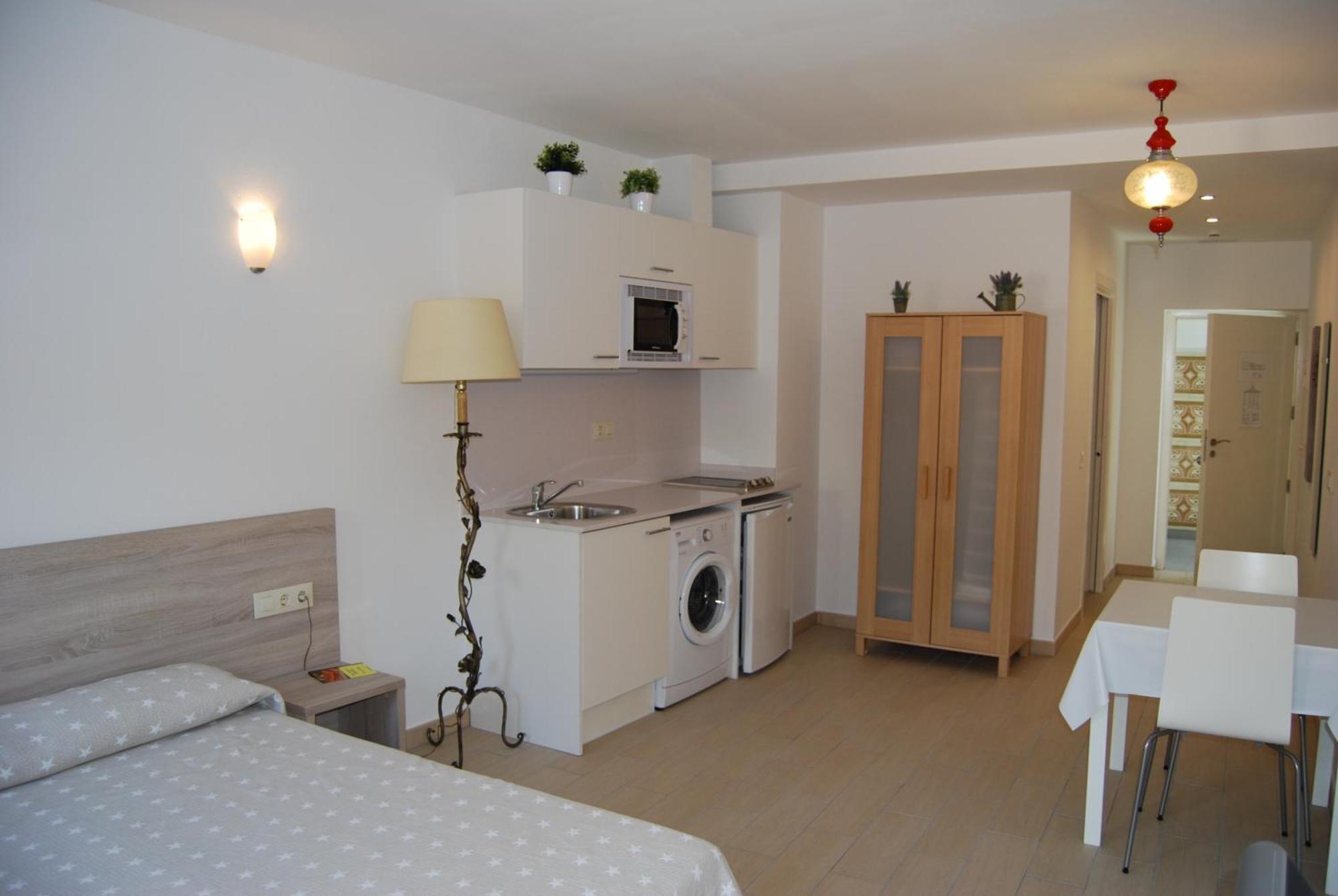 Apartaments Fonda Comerc Torroella de Montgrí Εξωτερικό φωτογραφία